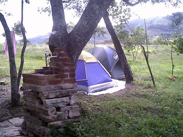 Pontos para camping com pontos de �gua corrente. Clique para ampliar a imagem.